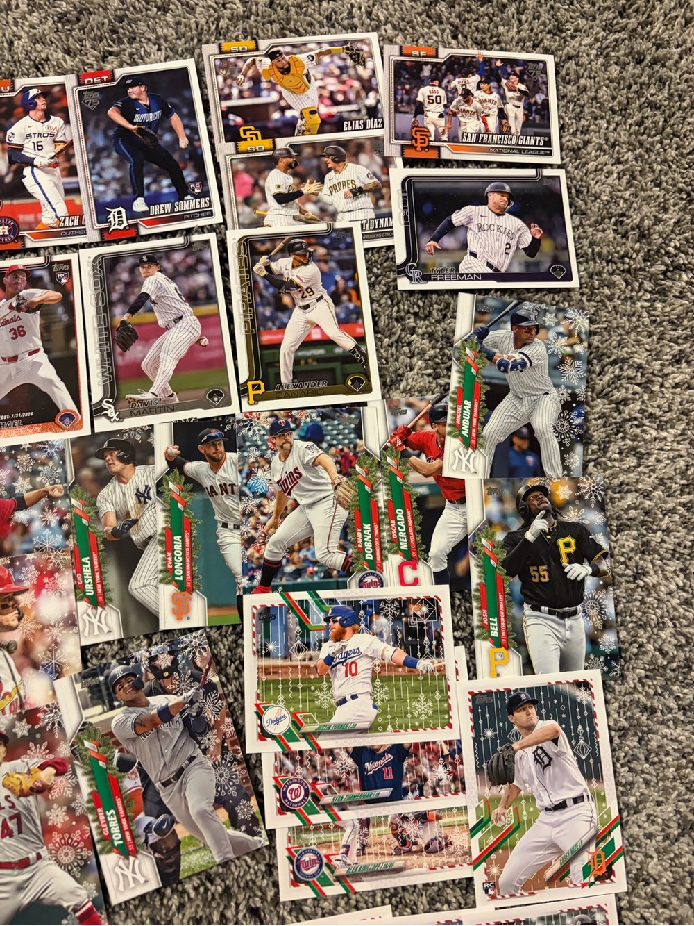 Lot of 89 - Topps 2021-2026 mixed years baseball cards with rookies - Picture 6 of 11